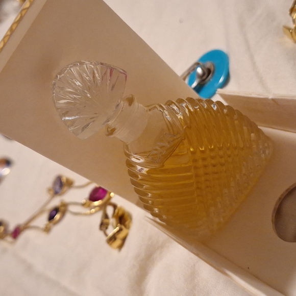 Never opened diva perfume - Picture 2 of 3